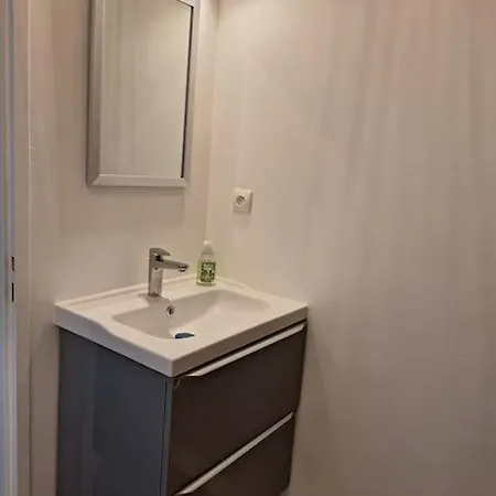 Proche De La Gare Apartment *